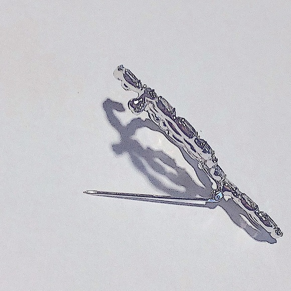 Treble Clef Music Note Rhinestone Brooch - Picture 3 of 5